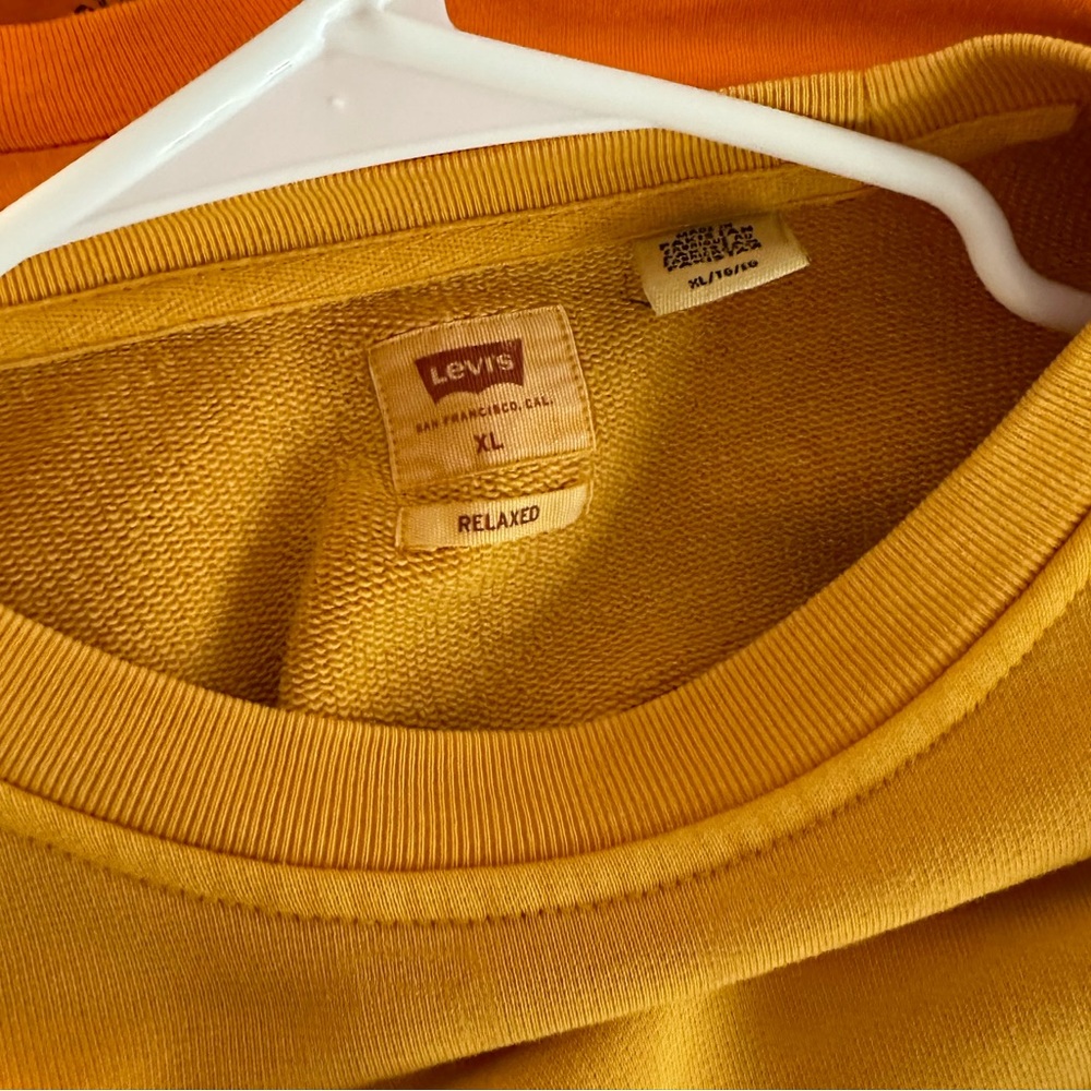 LEVIS SWEATER - Picture 2 of 2